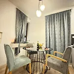 Apartament The V