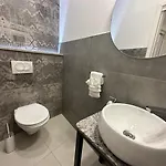Apartament The V