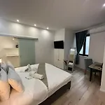 Apartament The V