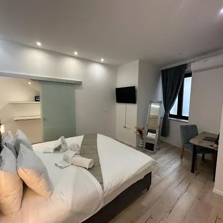 Apartment V